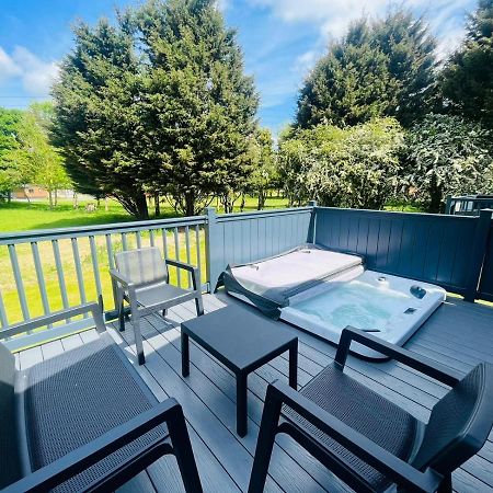 The Kestrel Lodge With Hot Tub York Exteriör bild