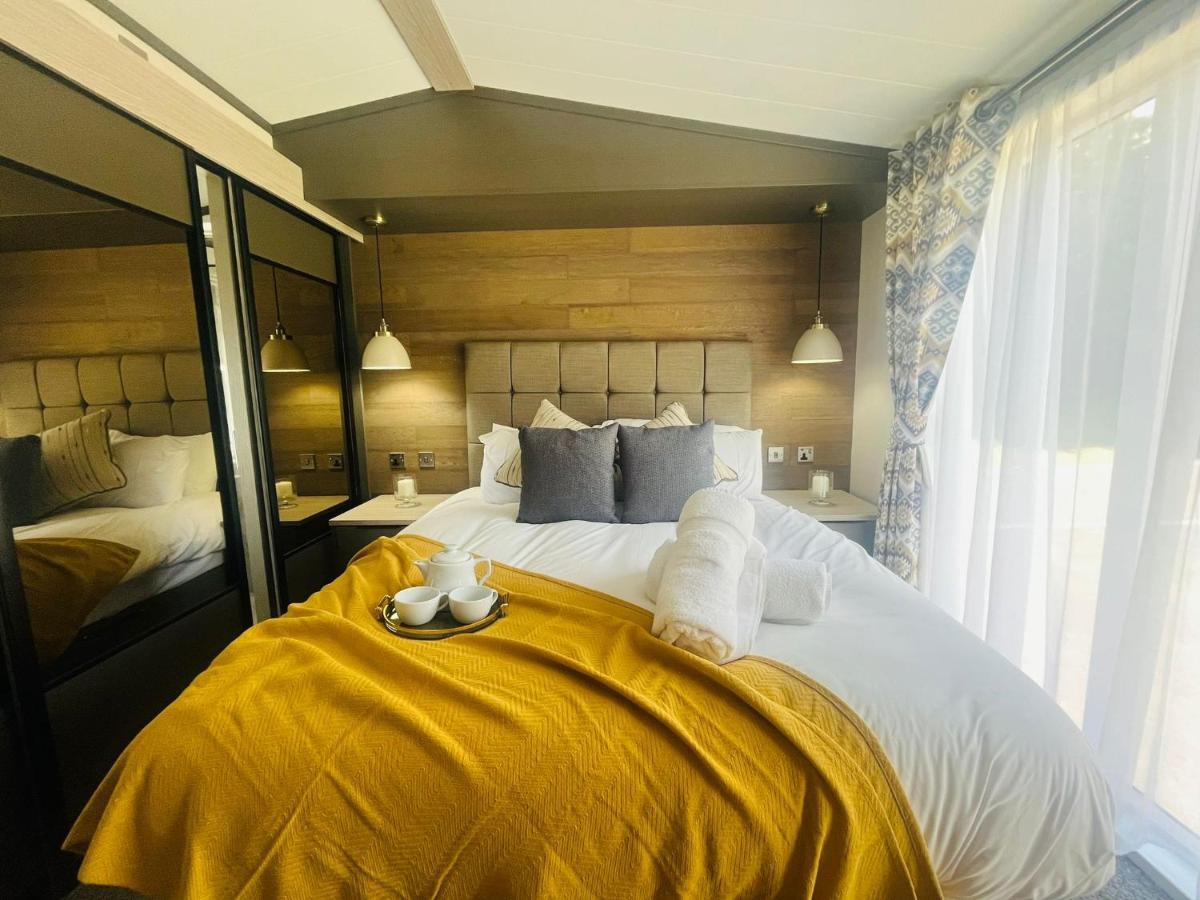 The Kestrel Lodge With Hot Tub York Exteriör bild